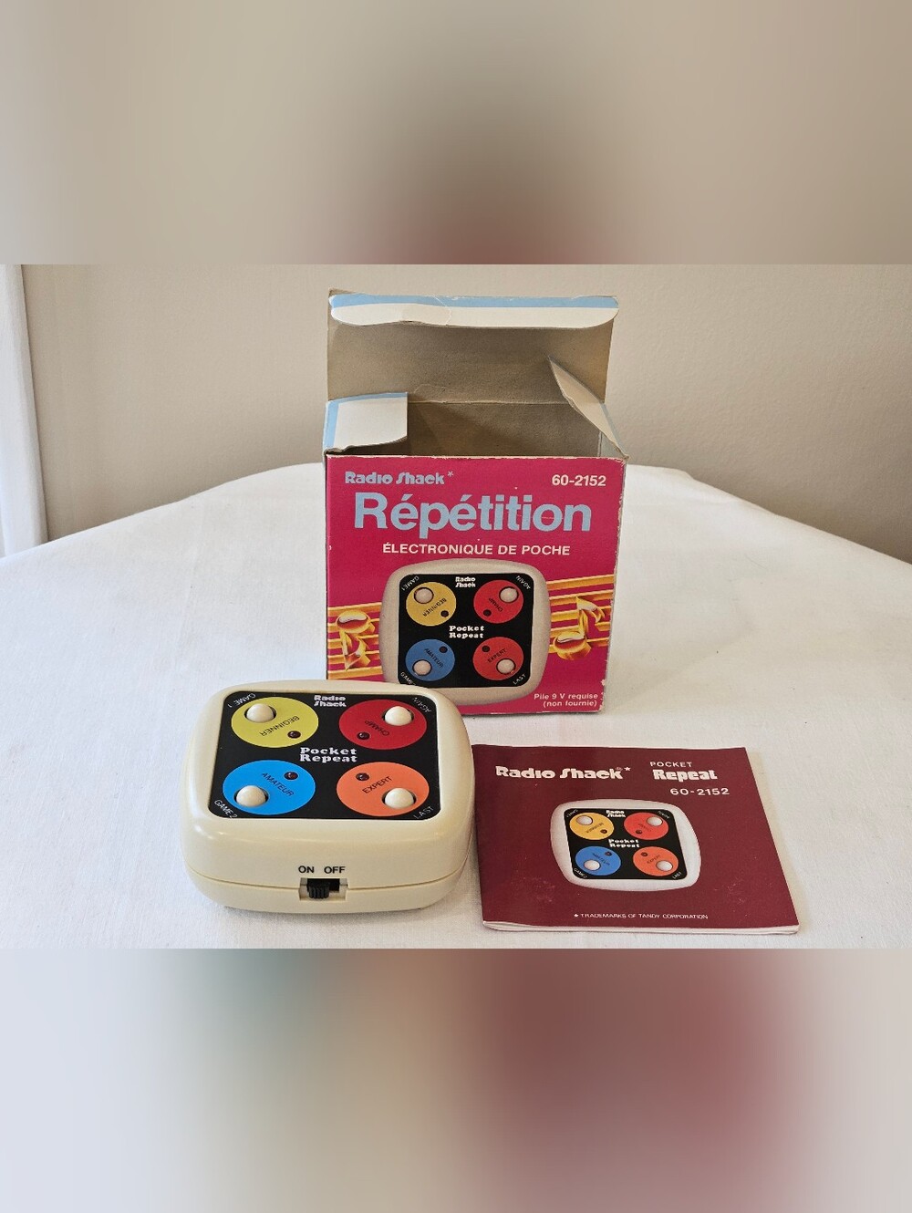 Electronic Pocket Repeat Memory Game from Radio Shack 60-2152 w/Box Tested Works